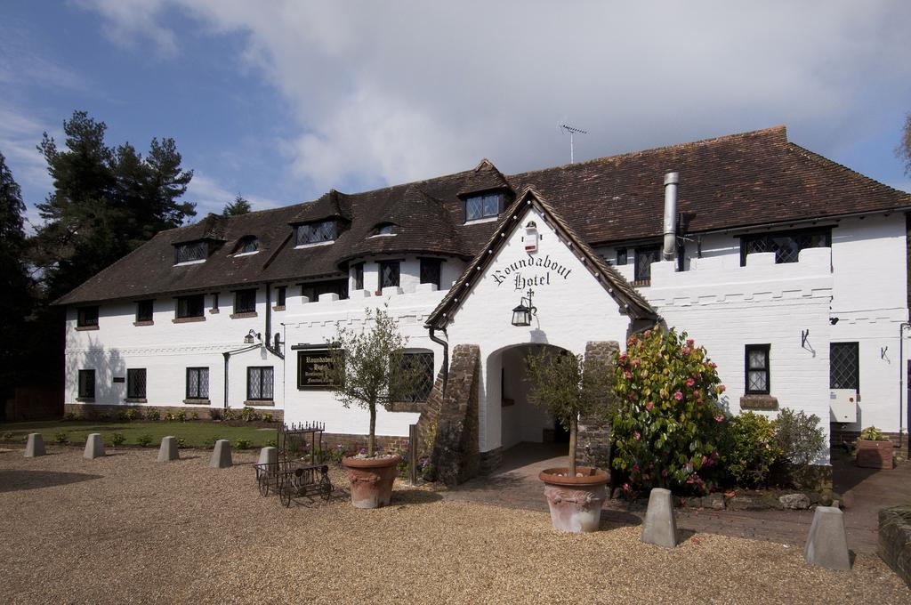 The Roundabout Hotel Pulborough Esterno foto