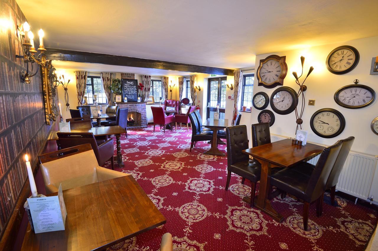 The Roundabout Hotel Pulborough Esterno foto