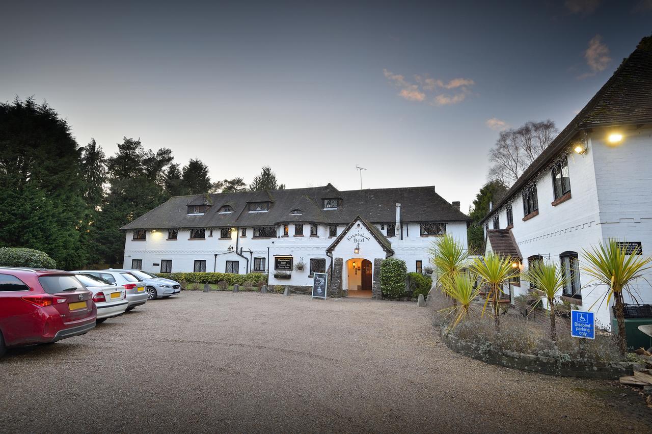 The Roundabout Hotel Pulborough Esterno foto