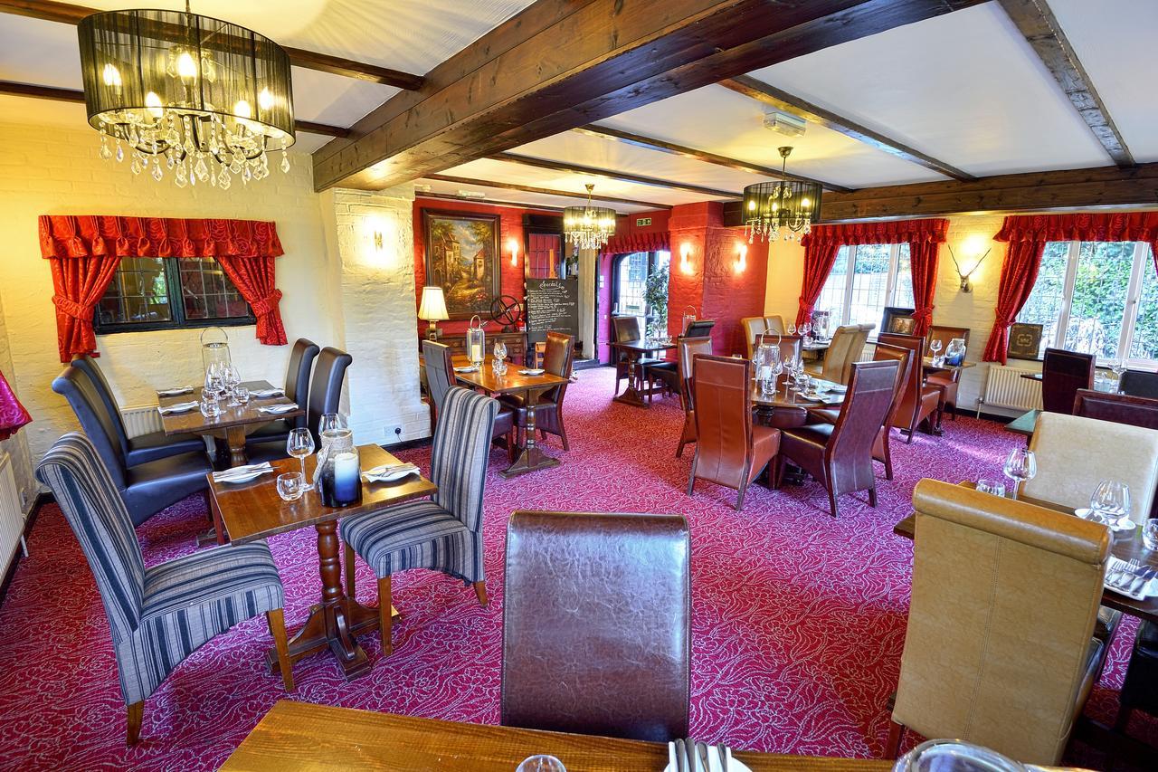 The Roundabout Hotel Pulborough Esterno foto