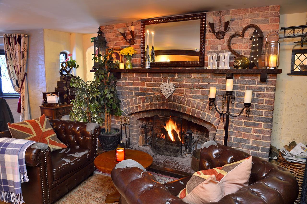 The Roundabout Hotel Pulborough Esterno foto