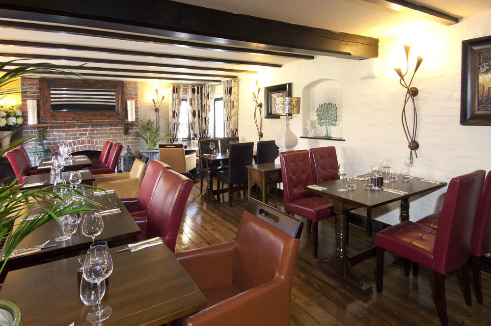 The Roundabout Hotel Pulborough Esterno foto